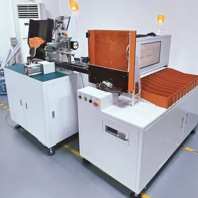 Máy dán nhãn pin 18650 kết nối với máy phân loại pin hình trụ